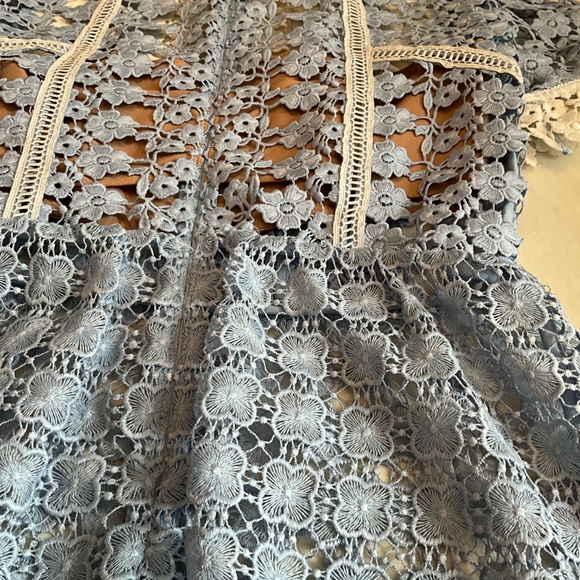 Rare SELF-PORTRAIT Petal Paneled Lace Top Blue, Size 2 - Picture 12 of 16